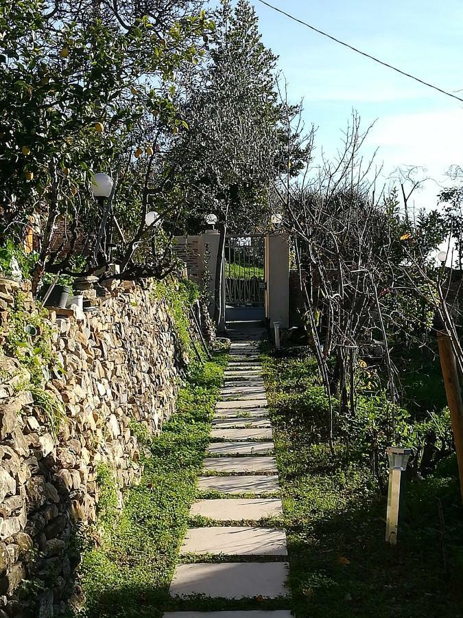 Апартаменты La Casa Del Prussiano Диано-Кастелло Экстерьер фото